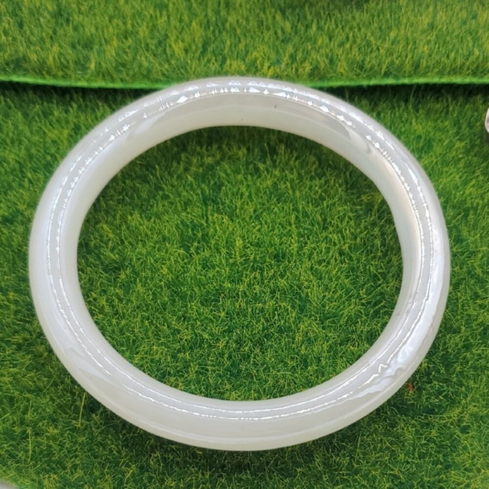 White Jade Bracelet Stunning B3026
